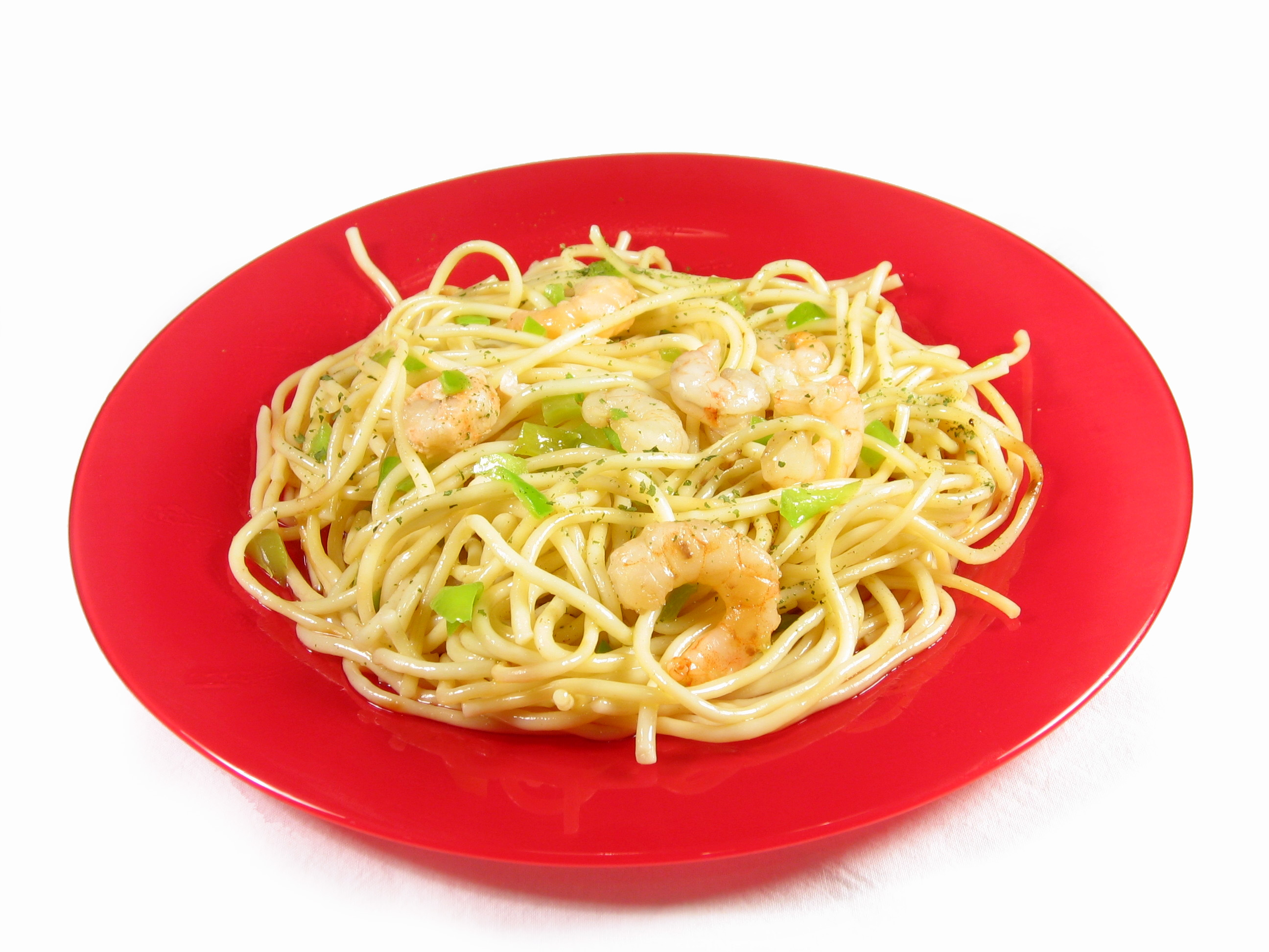 Espaguetis con pimiento verde y gambas