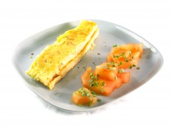 Filetes de merluza crujientes con chips de boniato y salsa de yogurt