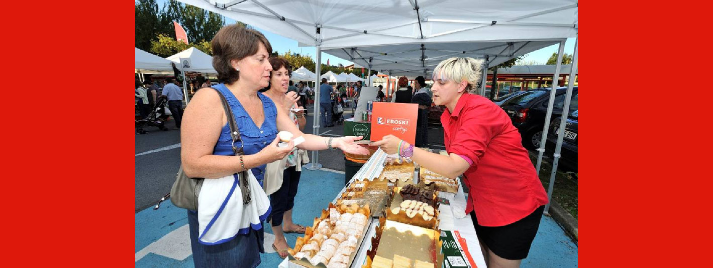 Los vecinos y vecinas del Txorierri, con los productores locales