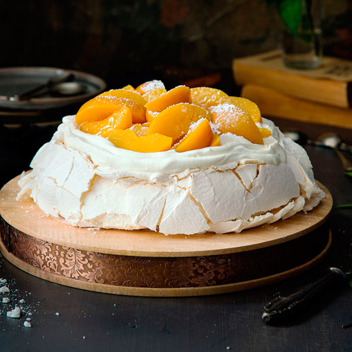 Pavlova con melocotón