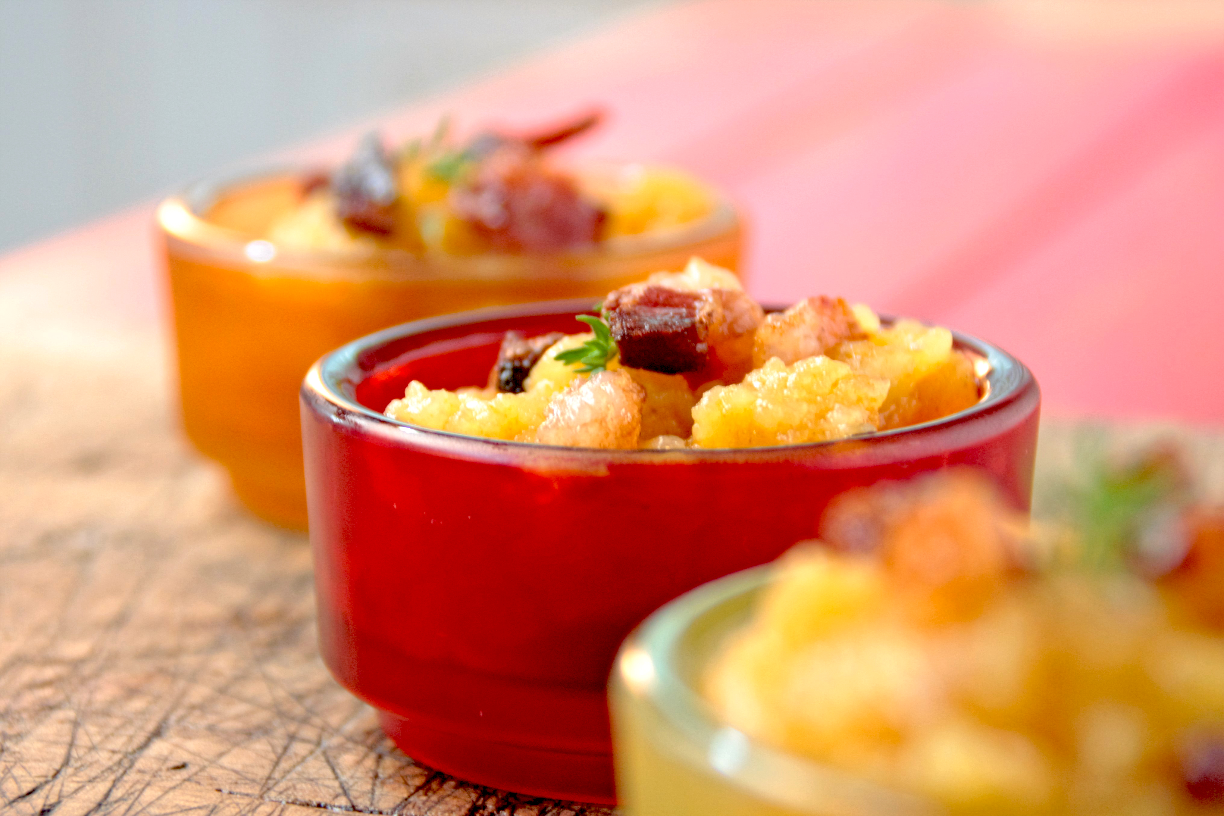 Canelón de calabaza rellena de espinacas con salsa de almendras