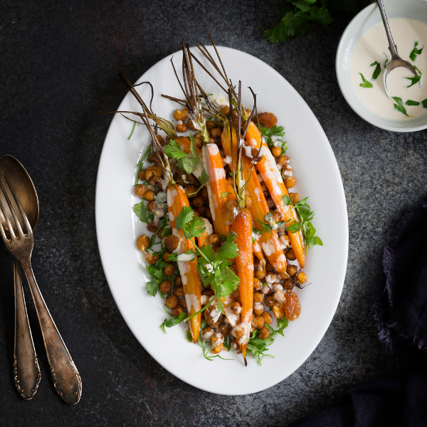 Zanahorias y garbanzos Eroski SELEQTIA asados con miel en salsa tahina