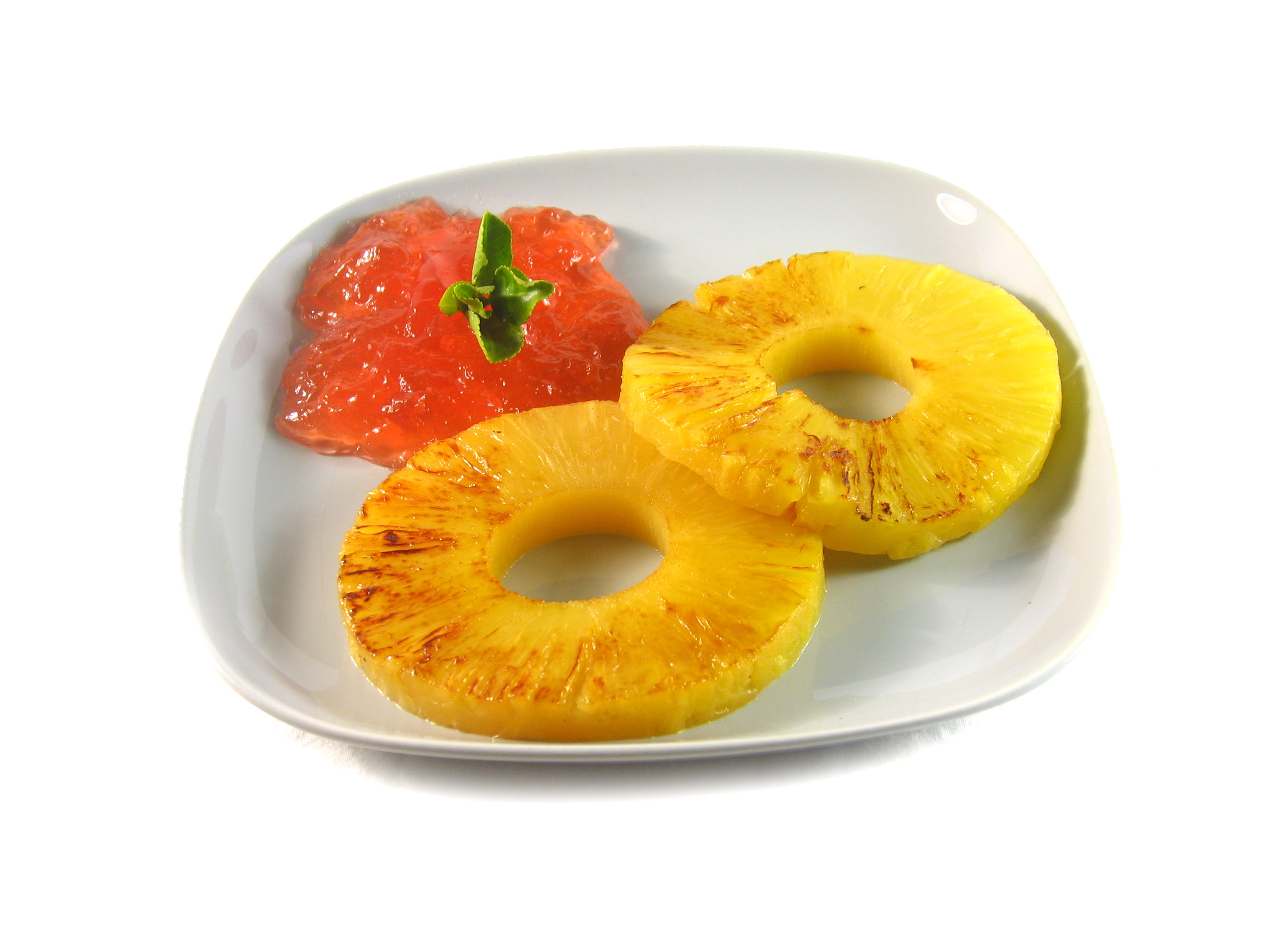 Piña asada con edulcorante e infusión de froitos do bosque