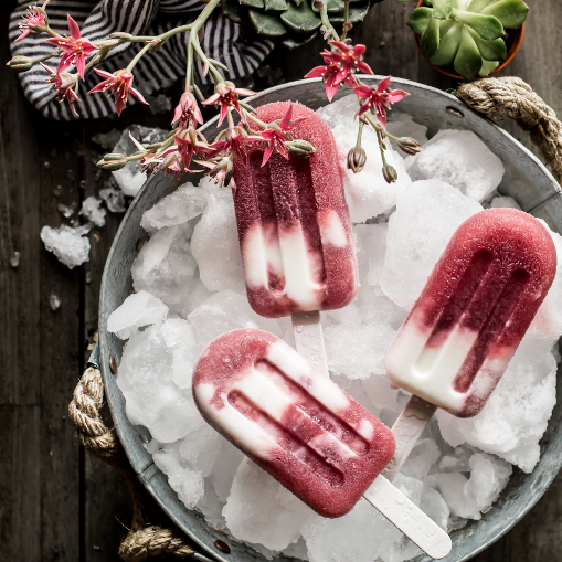 Polos de zumo de fruta y yogur cremoso