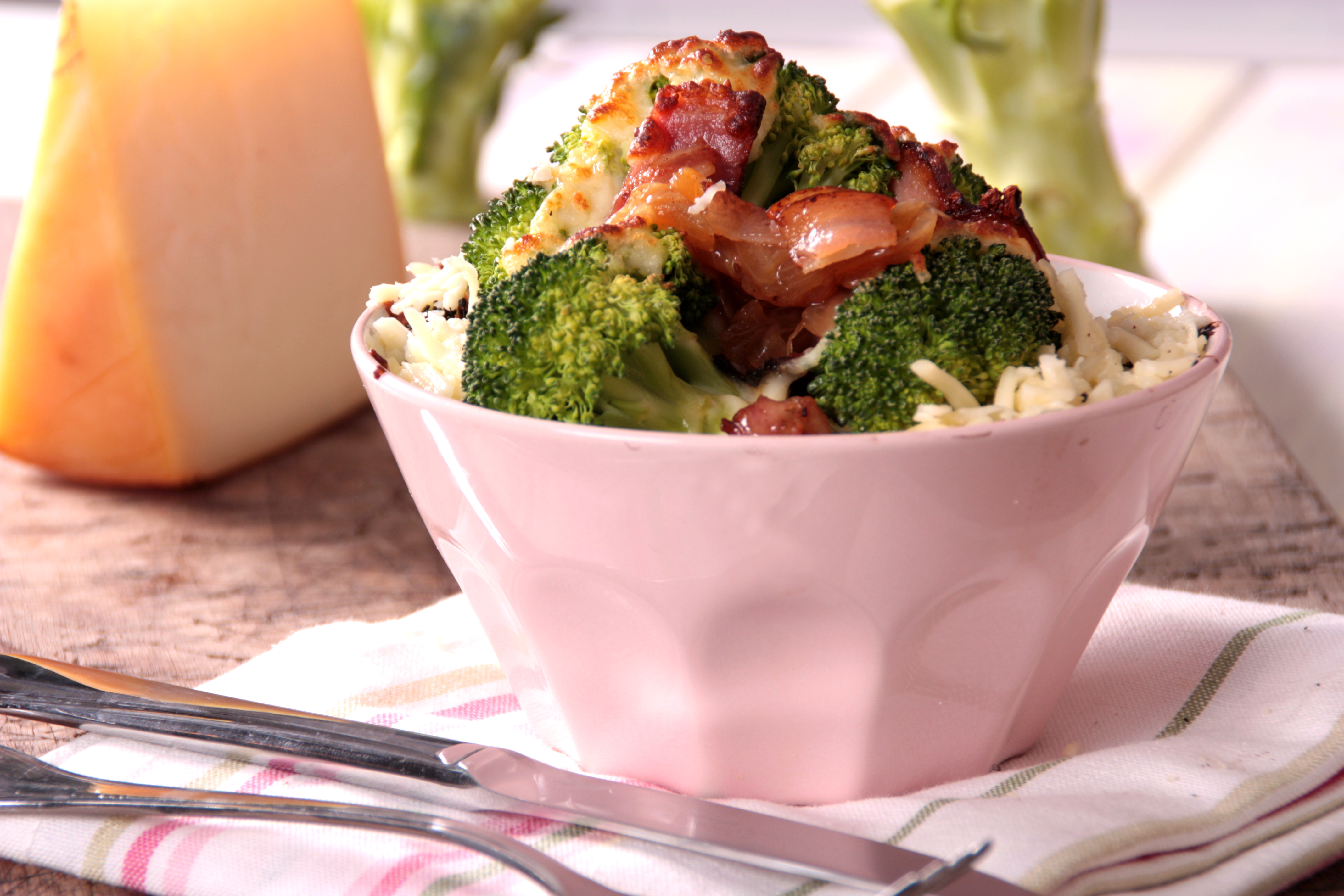 Brócoli con nata y queso al horno