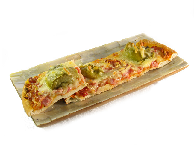 Pizza integral con jamón york y alcachofas