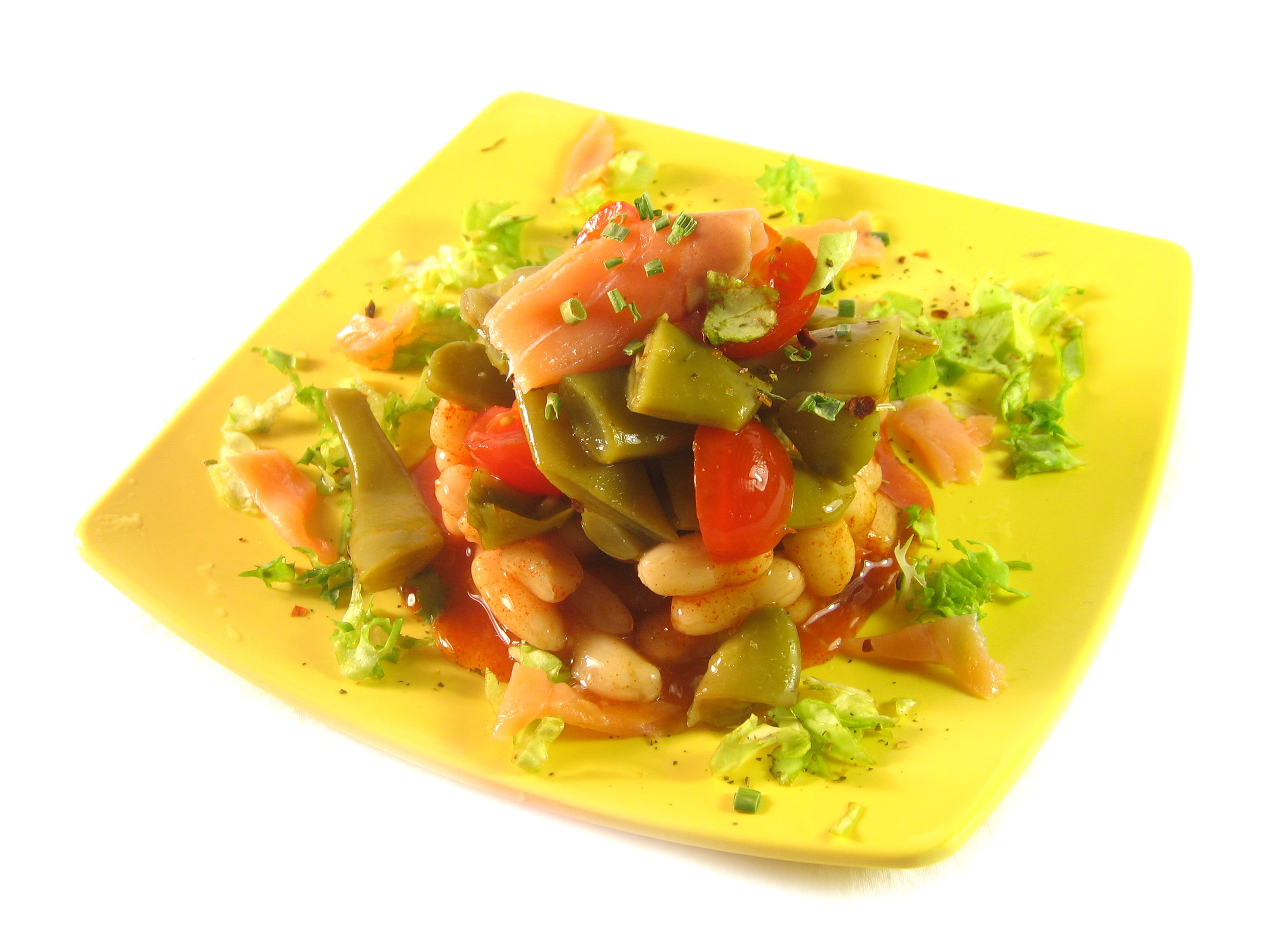 Babarrun zurien eta leken entsalada izokinarekin