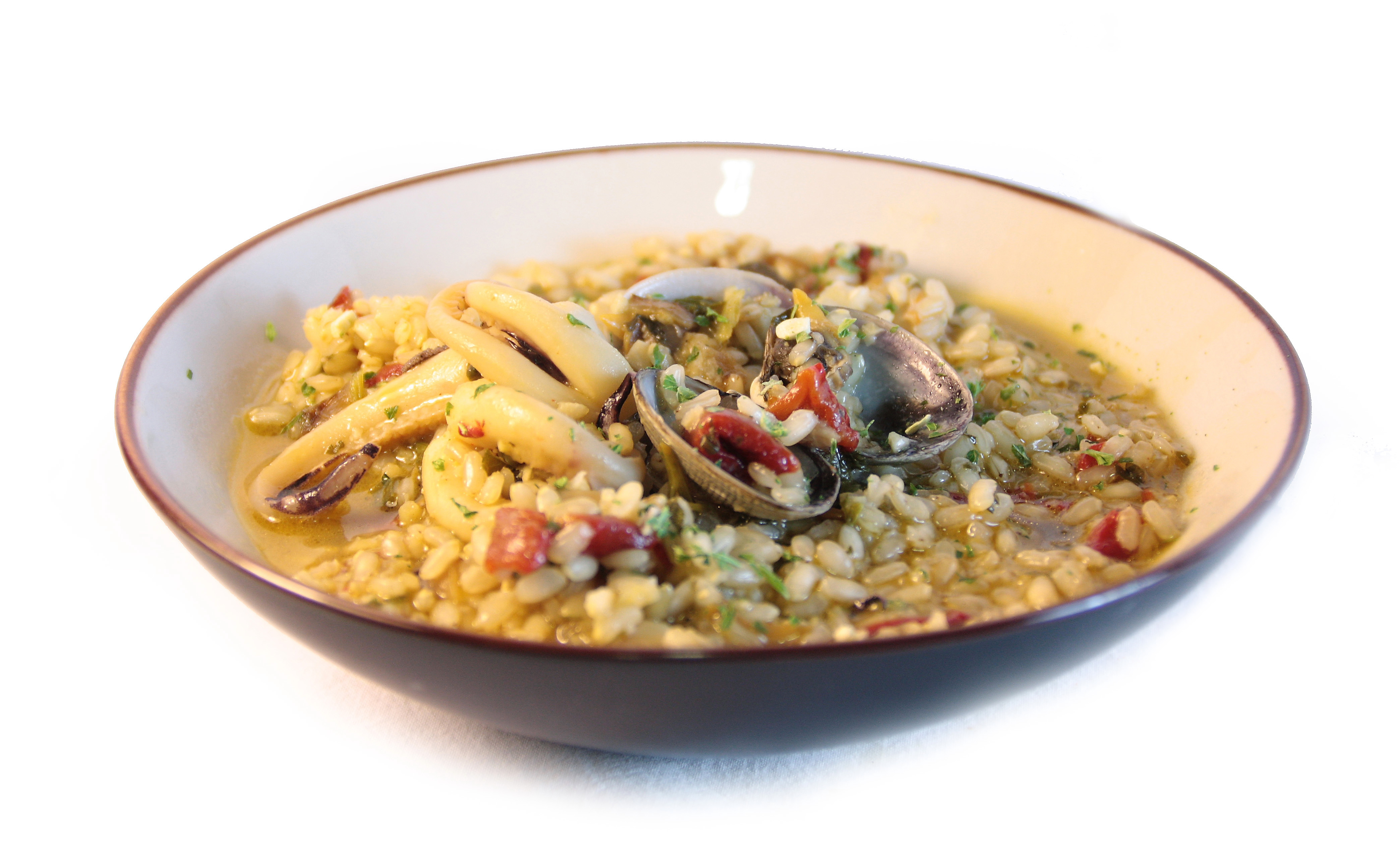 Arroz integral con almejas y calamares