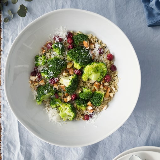 Ensalada de guisantes con vinagreta cremosa de naranja