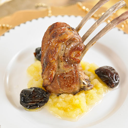 Pierna de cordero rellena con frutos y compota de manzana