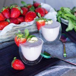 Mousse de fresas y anacardos