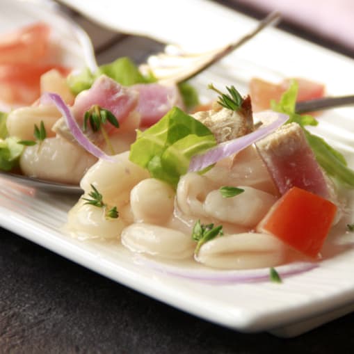 Ensalada de alubia con vinagreta de verduras y pulpo salteado