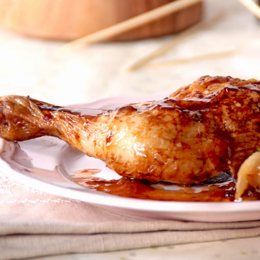 Muslitos de pollo de caserío con hongos y cacao