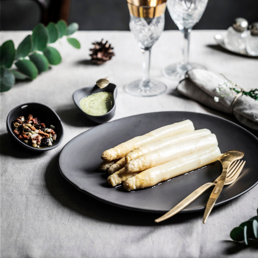 Borraja con espuma de patata y aove con trufa de verano