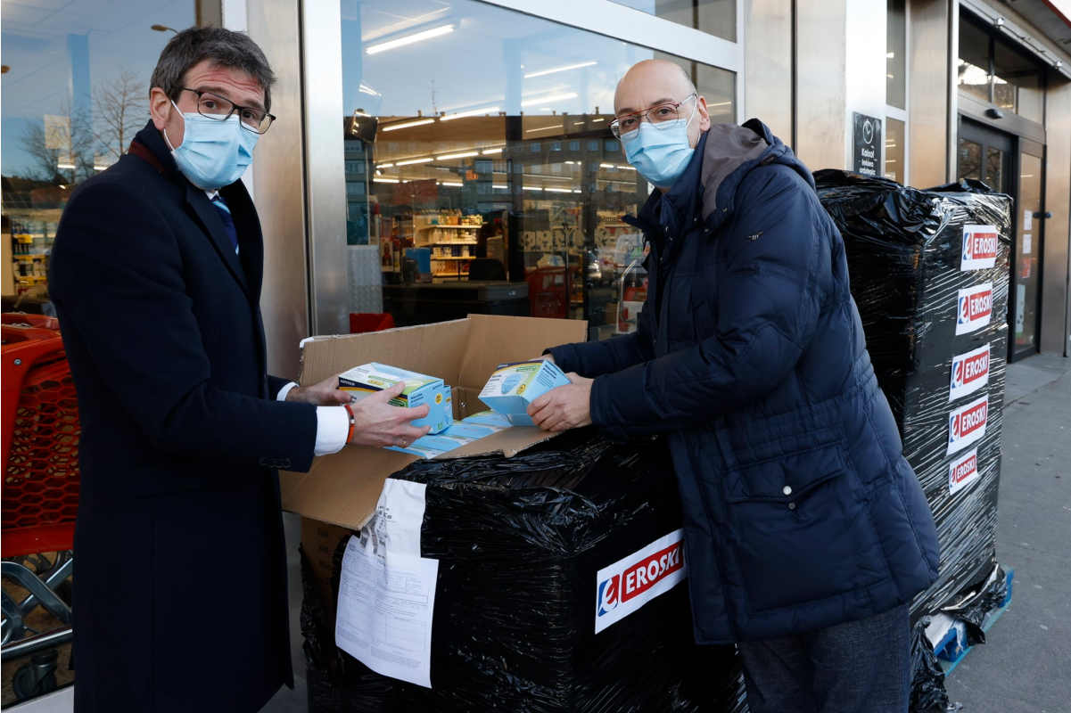 Donamos 1.000.000 de mascarillas a más de 10.000 familias necesitadas