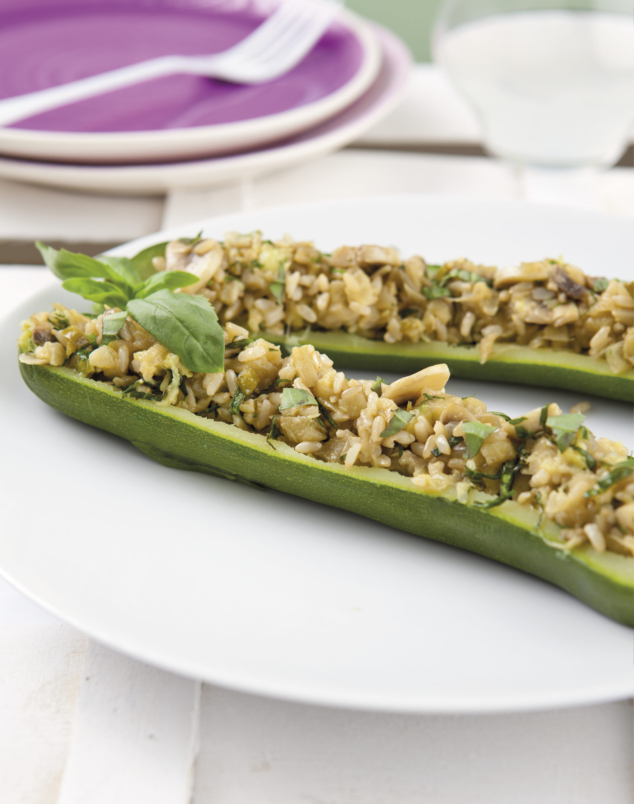 Calabacines rellenos de arroz integral y verduras