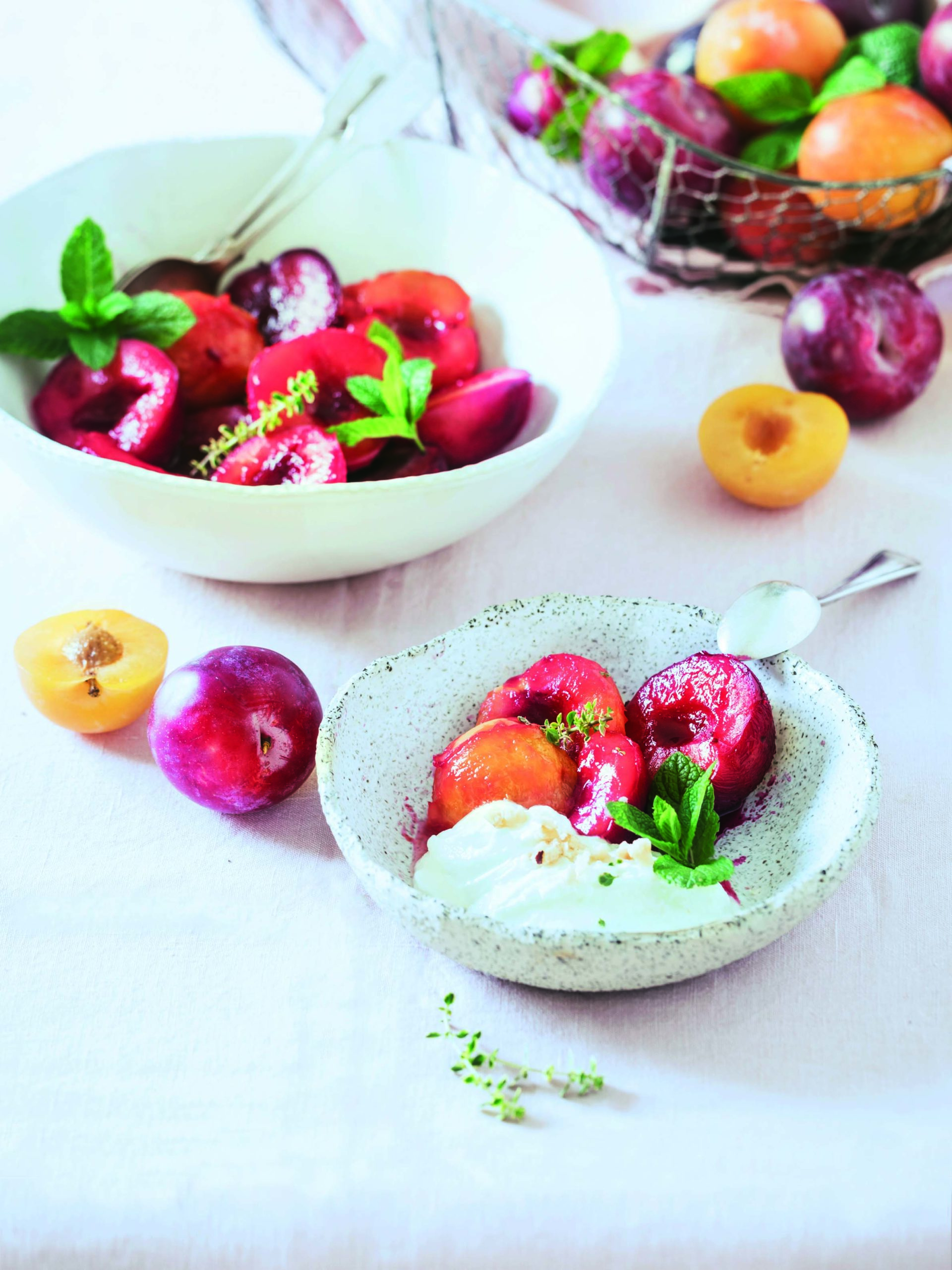 Compota de ciruelas con crema de ricotta