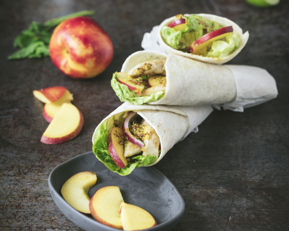 Wrap de pollo y nectarina con salsa de mostaza