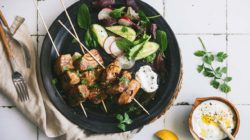 Alubias con albahaca, piñones y parmesano