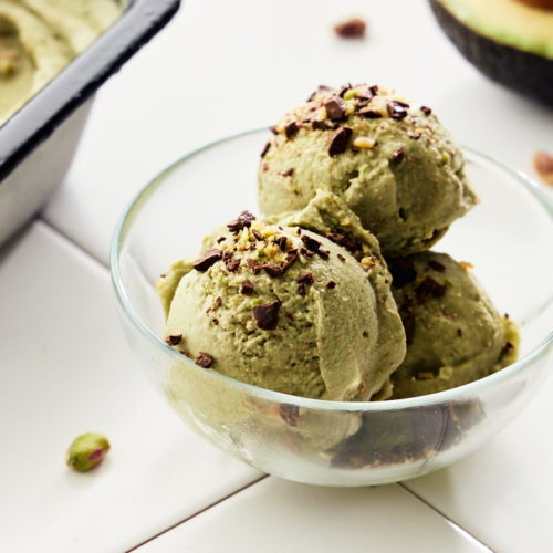 Helado vegano de aguacate y pistacho