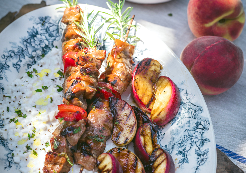 Brocheta de solomillo con melocotón