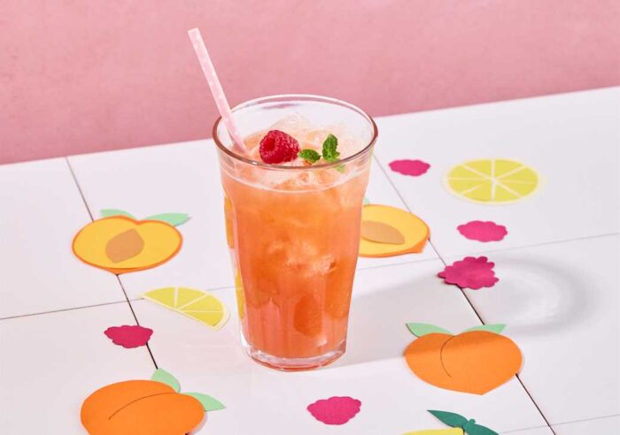 Limonada de melocotón y frambuesa