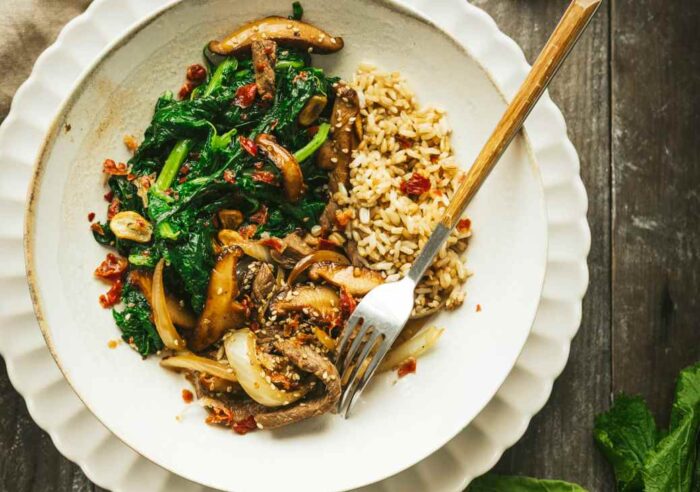 Chuleta de cerdo con salsa de ajos asados