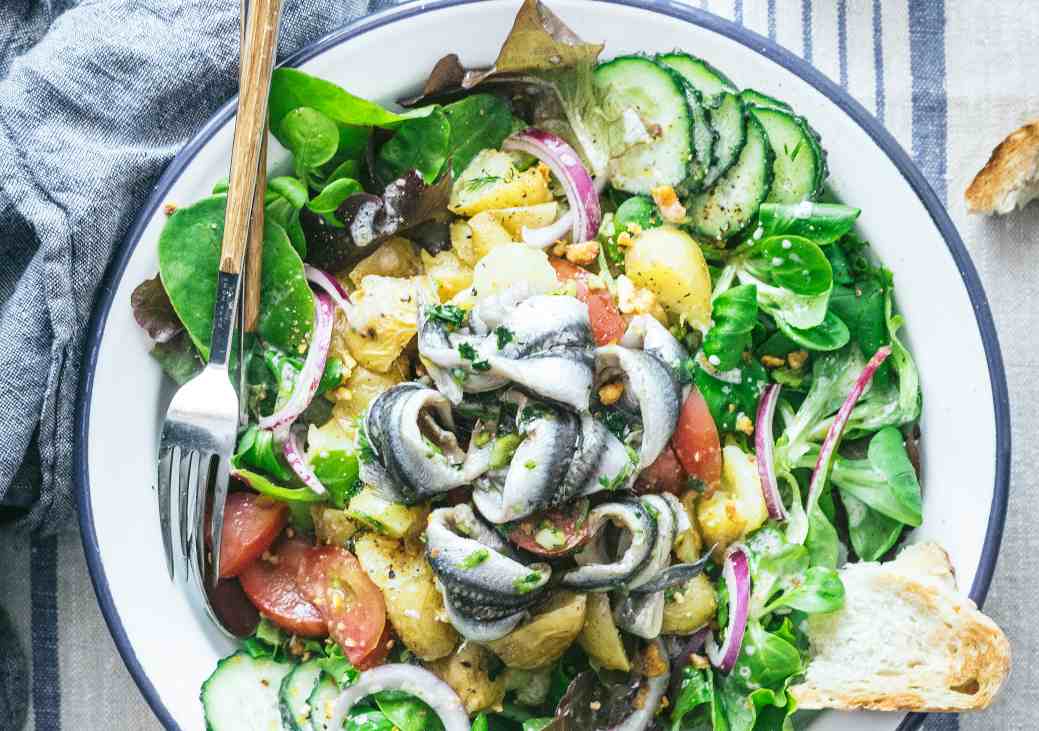 Ensalada de anchoas marinadas en cítricos con vinagreta de kéfir